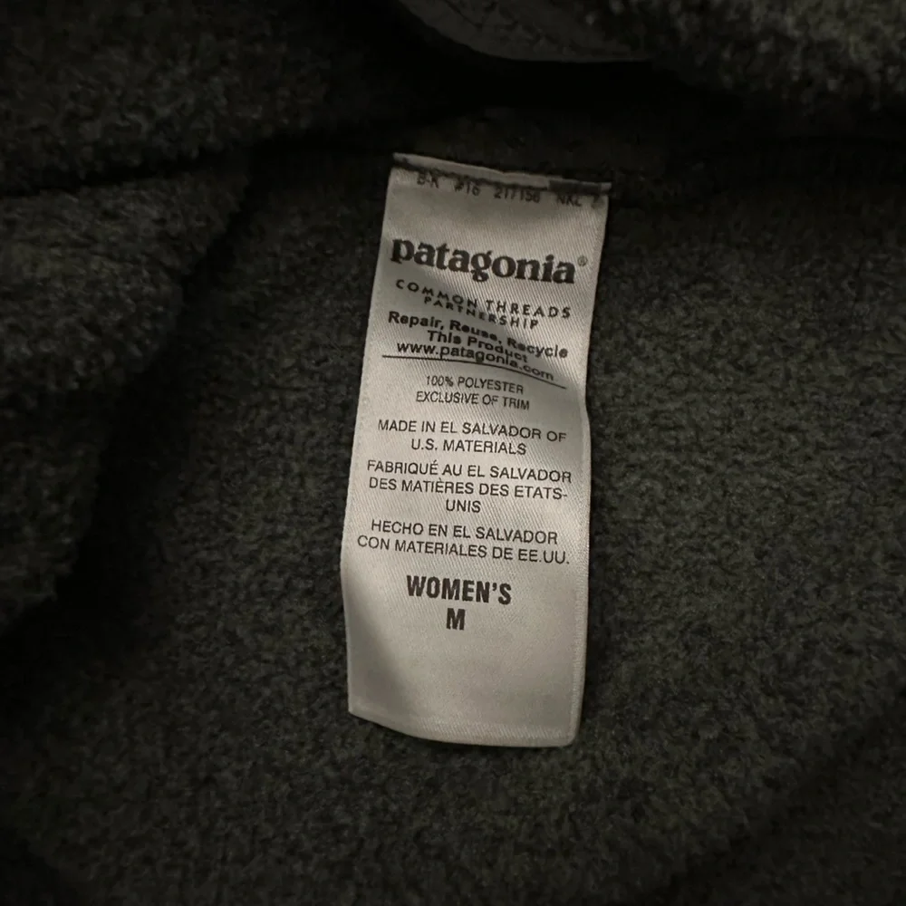 RARE Women’s patagonia hooded Synchilla fleece full zip jacket dark gray medium